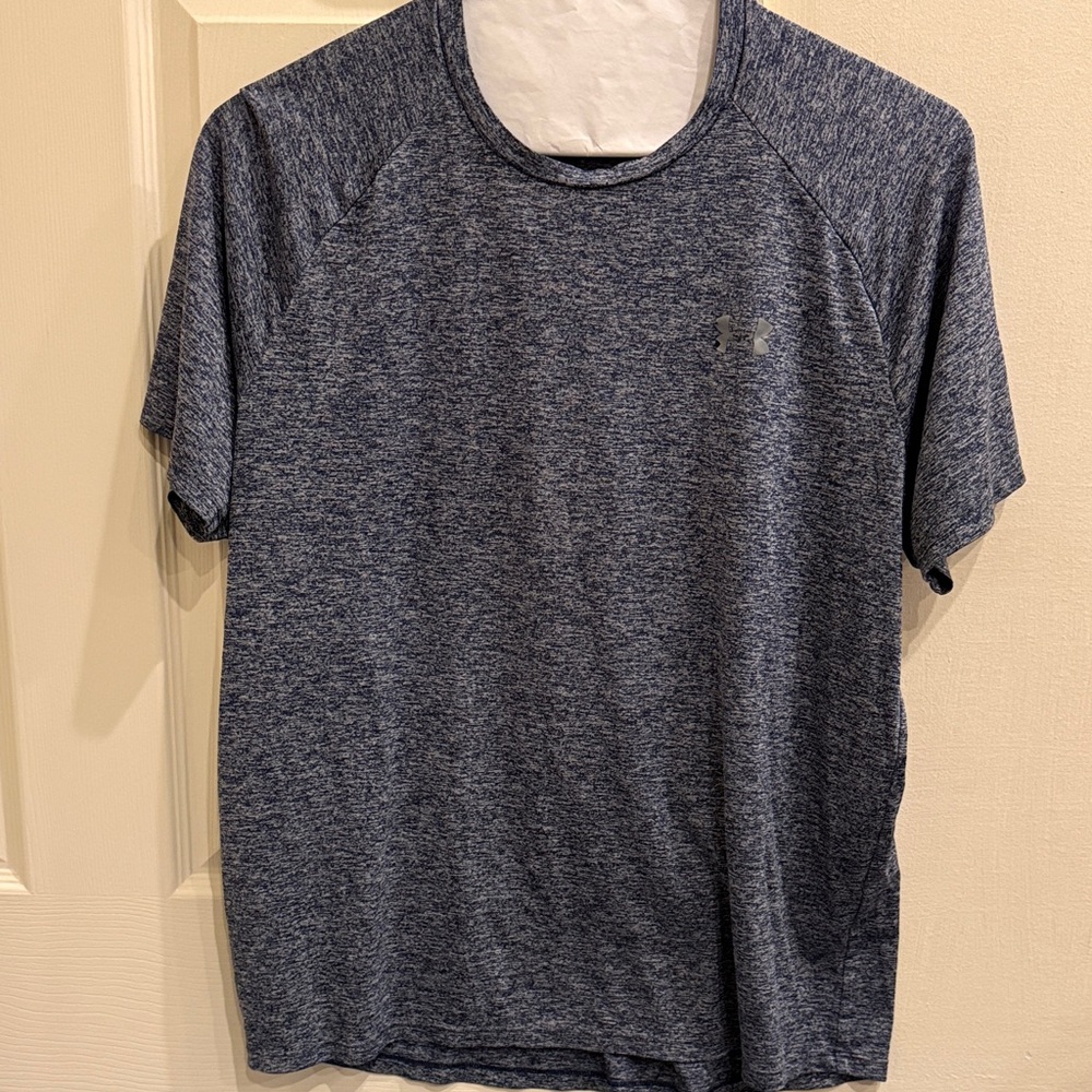 Under Armour Men's Blue T-Shirt. Size large